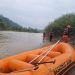 tim basarnas jambi dalam proses pencarian korban tenggelam di sepanjang sungai batang tabir.