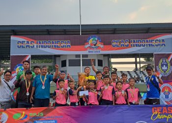 skuad ssb jts u-10 saat menerima tropi sebagai juara kedua kompetisi geas nasional championship 2023